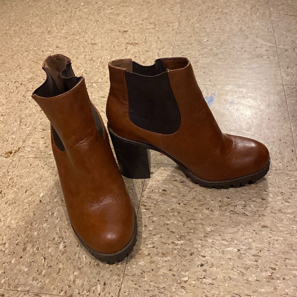 Brown fall heeled boots